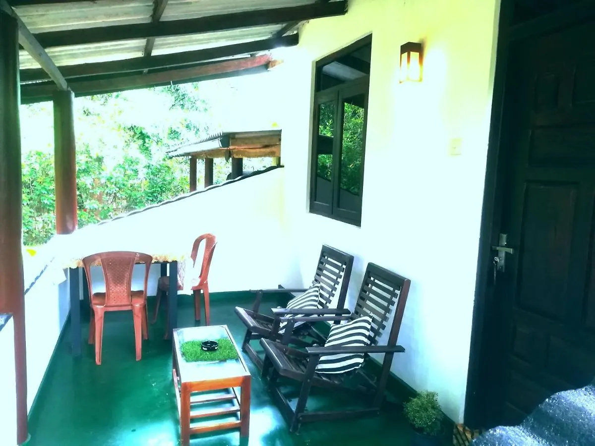 Couette-café Lakmal Homestay ,10 Minutes To Sigiriya Rock Sri Lanka